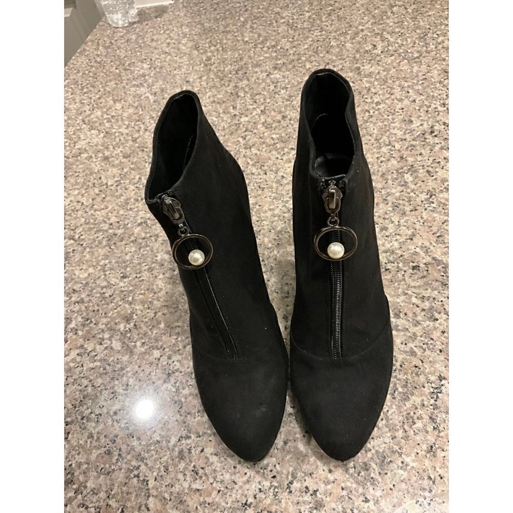 WOMEN’S Nine West Black Suede Ankle Boots